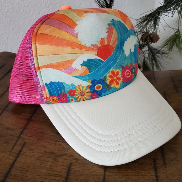 NATURAL LIFE Accessories - Natural Life Waves Trucker Hat NWOT